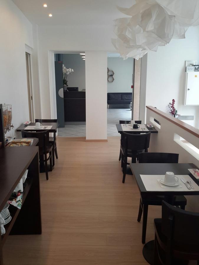 Hotel Cosmos Paris Exterior foto